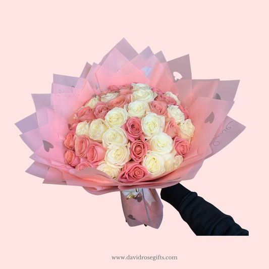 Ramo Buchon White & Pink Roses