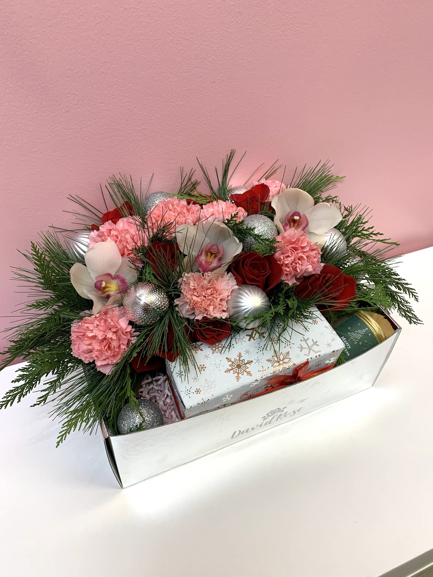 David Rose Signature Roses Box - Pink & Red Chocolate Christmas